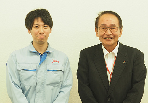 ジェイ・バス株式会社の石田さま（左）と、弊社担当営業の南（右）